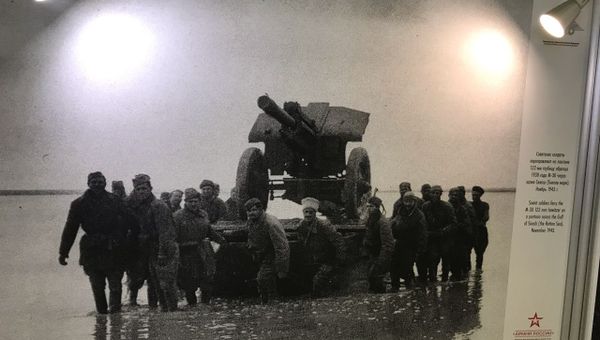 Выставка, посвященная 75-й годовщине освобождения Крым от немецко-фашистских захватчиков, в аэропорту Шереметьево
