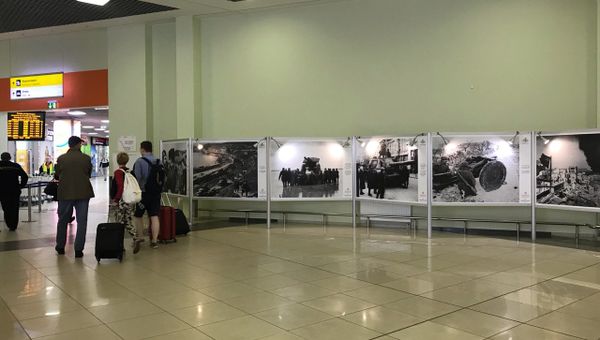 Выставка, посвященная 75-й годовщине освобождения Крым от немецко-фашистских захватчиков, в аэропорту Шереметьево