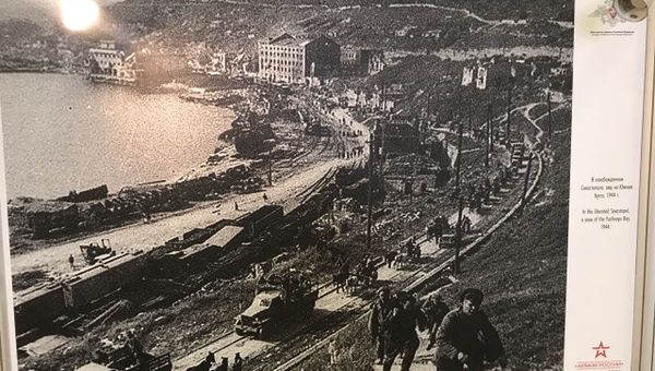 Выставка в аэропорту Шереметьево, посвященная 75-й годовщине освобождения Крым от немецко-фашистских захватчиков