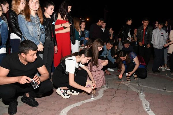 В Симферополе прошла традиционная акция Зажги огонь в своем сердце