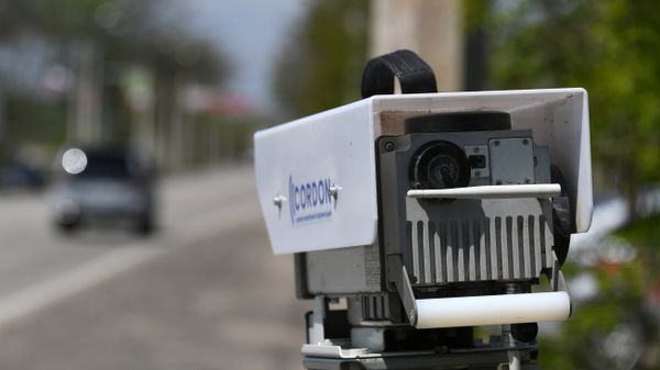 Работа мобильного комплекса фиксации нарушений ПДД в Крыму