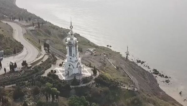 Уникальная святыня на ЮБК: вид на храм-маяк в Малореченском Уникальная святыня на ЮБК: вид на храм-маяк в Малореченском