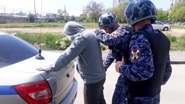 Сотрудники Росгвардии во время задержания преступника Сотрудники Росгвардии во время задержания преступника