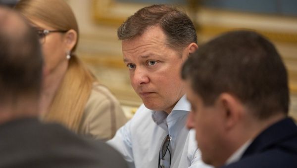 Лидер Радикальной партии Олега Ляшка Олег Ляшко на встрече президента Украины Владимира Зеленского с лидерами партий