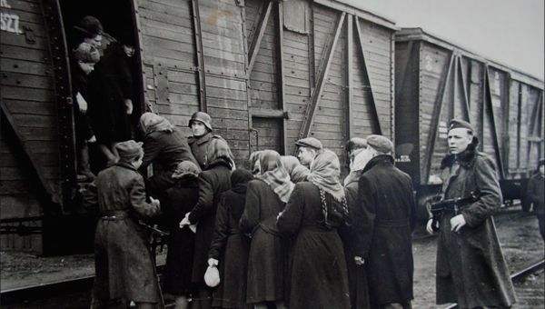 В Анкаре фото остарбайтеров выдали за снимки депортации крымских татар