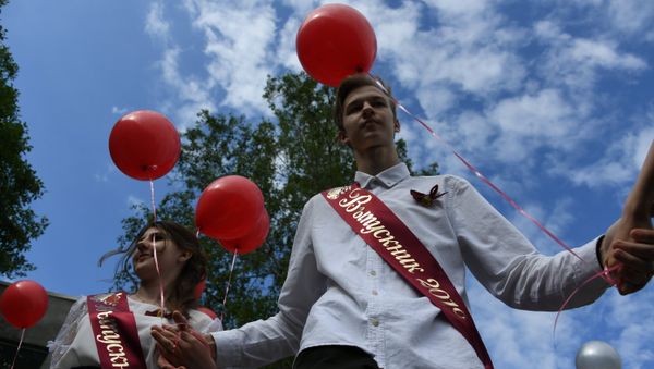 Последний звонок в гимназии №1 им. К.Ушинского в Симферополе Последний звонок в гимназии №1 им. К.Ушинского в Симферополе