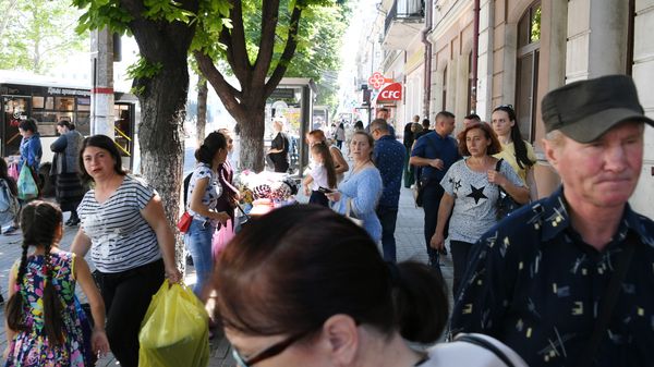 Стихийная торговля в центре Симферополя