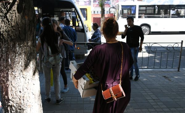 Стихийная торговля в центре Симферополя Стихийная торговля в центре Симферополя