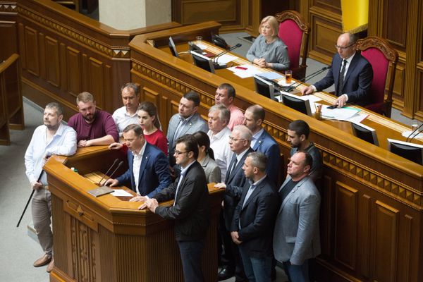 Депутаты Радикальной партии Олега Ляшко на заседании Верховной рады Украины