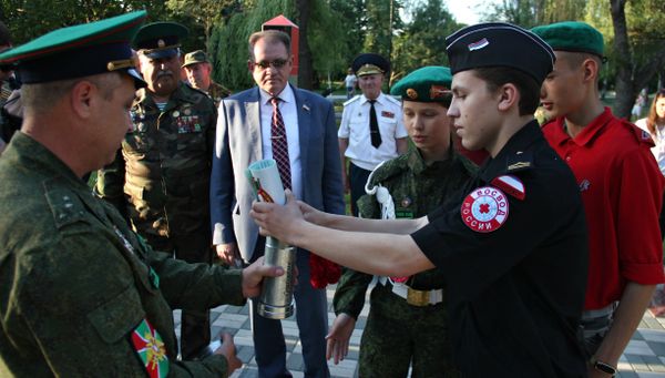 В парке им. Гагарина в Симферополе крымские пограничники заложили в рамках акции Всероссийский боевой расчет капсулу с посланием к будущим поколениям В парке им. Гагарина в Симферополе крымские пограничники заложили в рамках акции Всероссийский боевой расчет капсулу с посланием к будущим поколениям