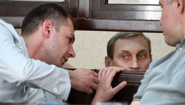 Судебное заседание о продлении меры пресечения главе администрации Евпатории Андрею Филонову