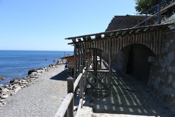 Пляж в Алупке