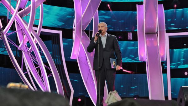 Глава Республики Крым Сергей Аксенов на открытии в МДЦ Артек финала международного конкурса молодых исполнителей Детская Новая волна-2019