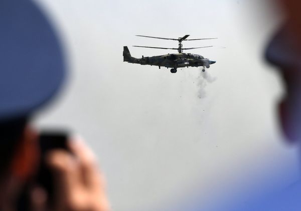Пилотажная группа Беркуты на вертолетах Ночной охотник на шоу Авиамикс, которое проходило в рамках всероссийского этапа конкурса Авиадартс-2019 Пилотажная группа Беркуты на вертолетах Ночной охотник на шоу Авиамикс, которое проходило в рамках всероссийского этапа конкурса Авиадартс-2019