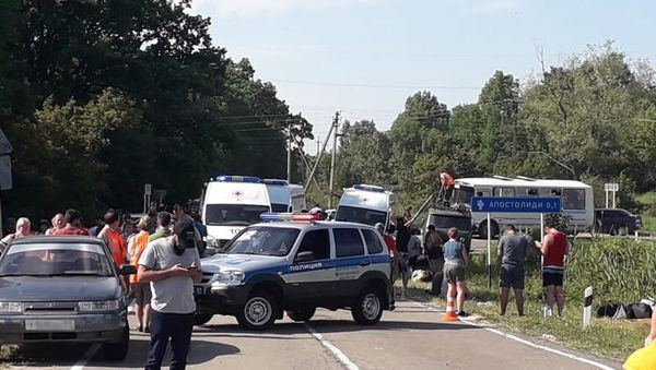 На месте столкновения поезда с грузовиком в Адыгее