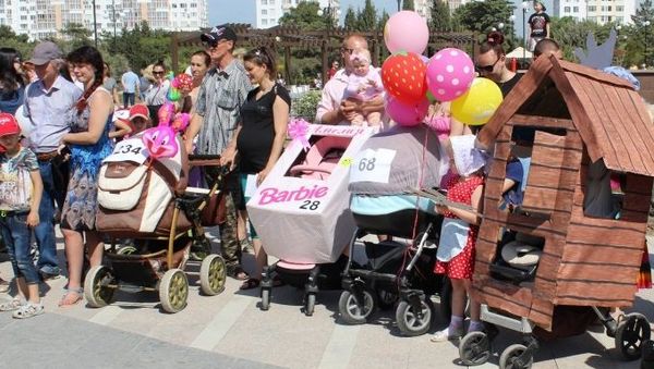 Парад колясок в Севастополе Парад колясок в Севастополе