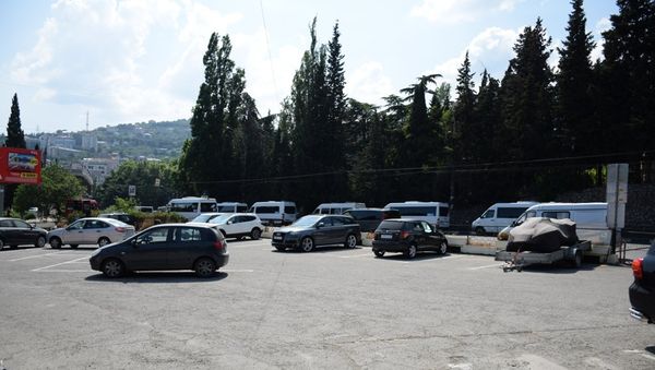 Участок у автовокзала в Ялте, отданный в аренде частной фирме во времена Украины
