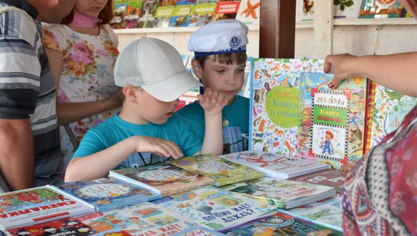 В Ялте в третий раз начался фестиваль Книжные аллеи