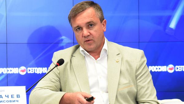 Пресс-конференция руководителя УФНС России по Республике Крым Романа Наздрачева