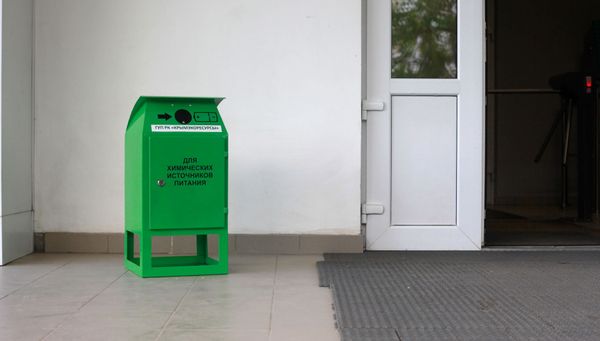 У здания министерства жилищно-коммунального хозяйства РК установили контейнеры для сбора отработанных элементов питания У здания министерства жилищно-коммунального хозяйства РК установили контейнеры для сбора отработанных элементов питания