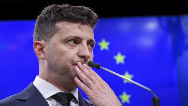 Президент Украины Владимир Зеленский на пресс-конференции после встречи с президентом ЕС Дональдом Туском в Брюсселе