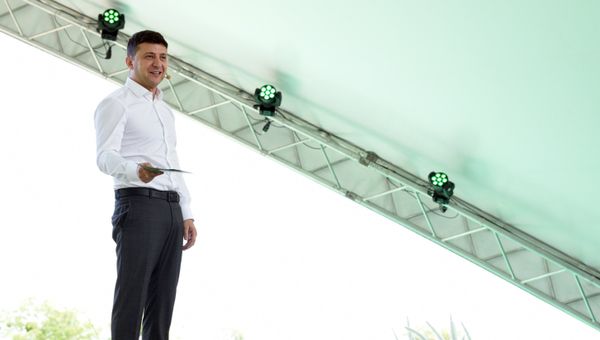 Президент Украины Владимир Зеленский на съезде партии Слуга народа в Киеве