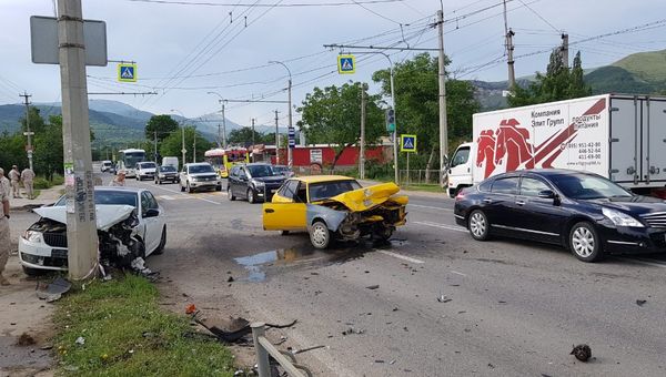 ДТП с участием двух легковых автомобилей в селе Перевальное Симферопольского района. 11 июня 2019