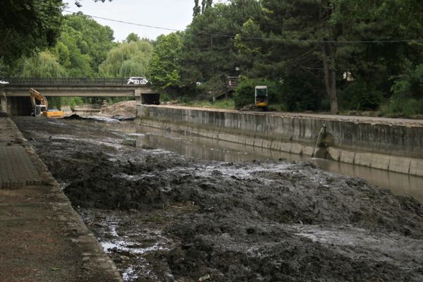 Капитальный ремонт набережной Салгира в Симферополе Капитальный ремонт набережной Салгира в Симферополе