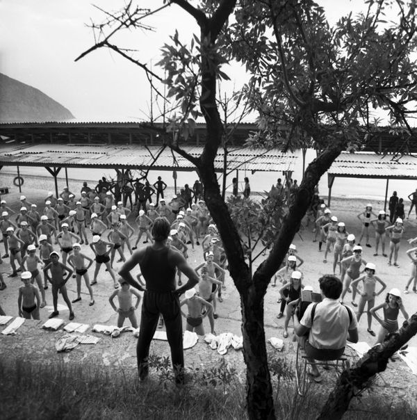 Утренняя зарядка в пионерлагере Артек, 1975 год Утренняя зарядка в пионерлагере Артек, 1975 год