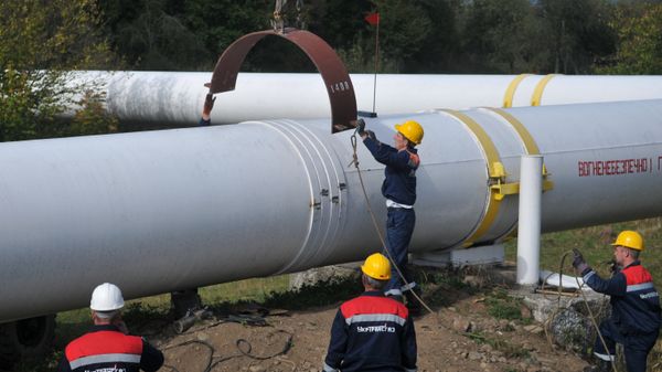 Сотрудники Укртрансгаза выполняют работы на трубопроводе в Закарпатской области. Архивное фото
