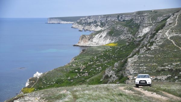 Джангульское оползневое побережье в поселке Оленевка в Крыму