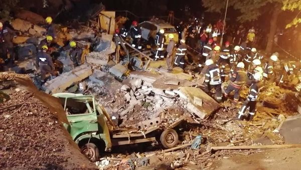 Последствия взрыва газа в гараже в центре Киева