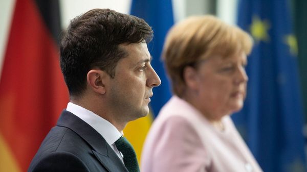 Президент Украины Владимир Зеленский обсудил с канцлером ФРГ Ангелой Меркель