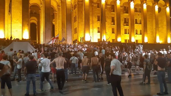 Акция протеста у здания парламента Грузии