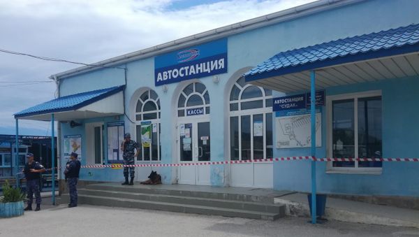 Оцепленное здание автостанции в Судаке. 22 июня 2019