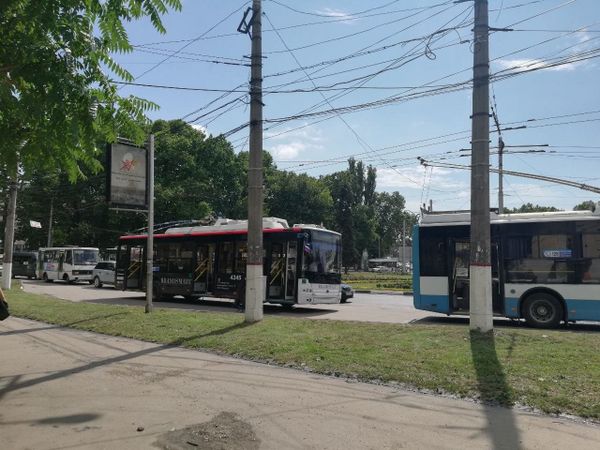 В Симферополе встали троллейбусы из-за аварии на линии электропередачи. 24 июня 2019