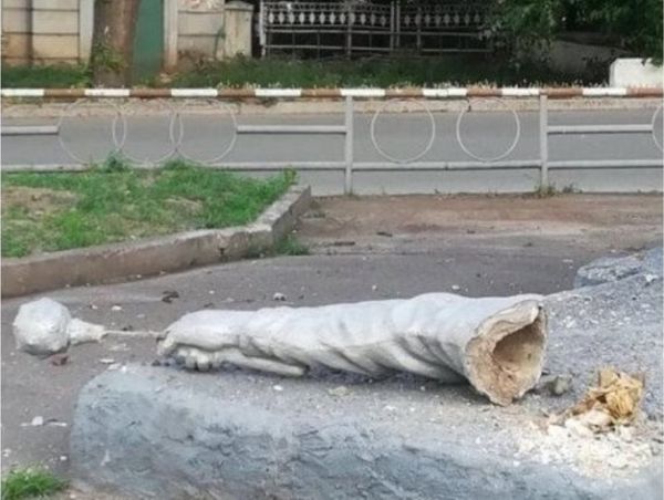 У памятника гетману Богдану Хмельницкому в Кривом роге отвалилась рука с булавой