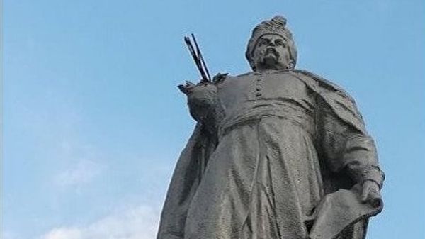У памятника гетману Богдану Хмельницкому в Кривом роге отвалилась рука с булавой