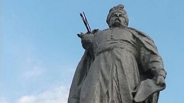У памятника гетману Богдану Хмельницкому в Кривом роге отвалилась рука с булавой