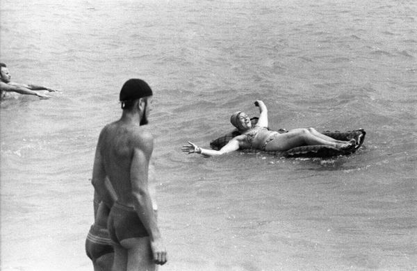 На отдыхе в лагере Спутник. Крым, поселок Гурзуф. 1965 год