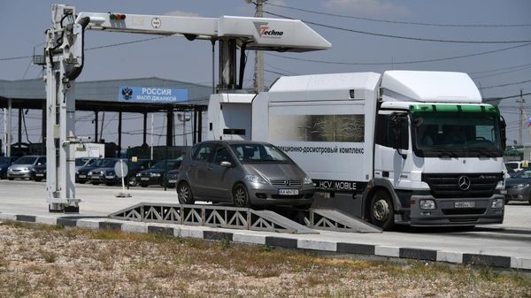 Мобильный досмотровый комплекс Таможенной службы в пункте пропуска Джанкой