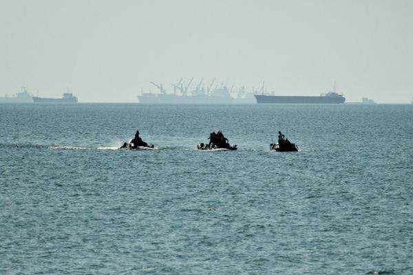 БРДМ-2 форсируют пролив во время акции Дорога мужества