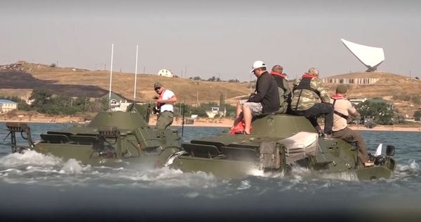 Видео форсирования Керченского пролива во время акции Дорога мужества