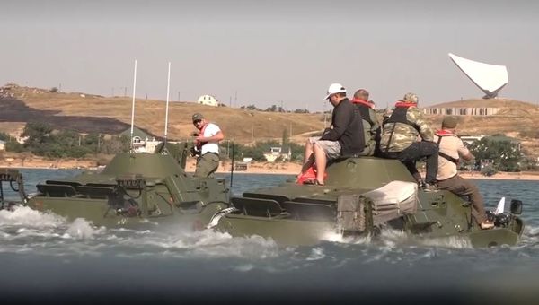Видео форсирования Керченского пролива во время акции Дорога мужества