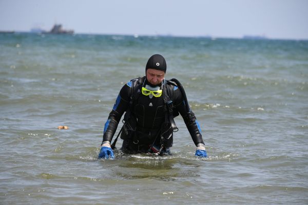 Участник ежегодной экспедиции в ушедшем под воду античном городе Акра в Крыму