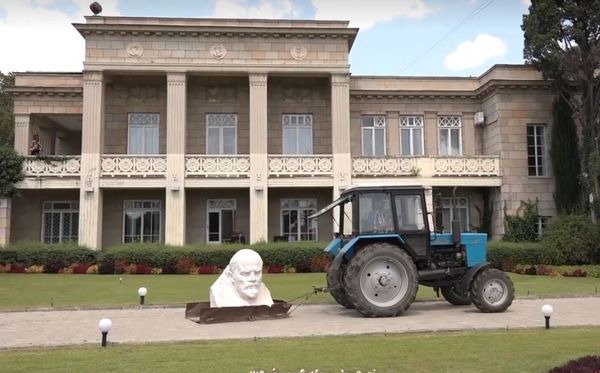В Никитском ботаническом саду установили бюст Ленину