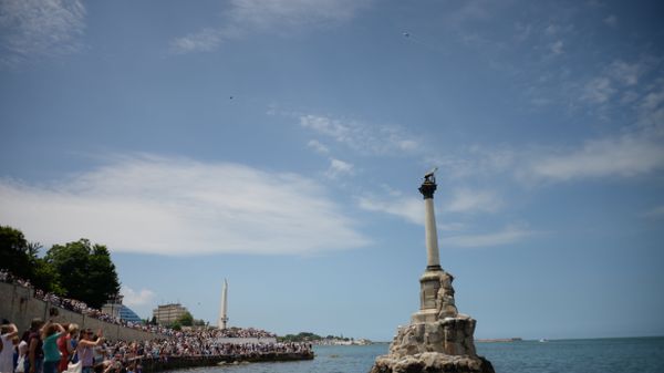 Памятник затопленным кораблям в Севастополе