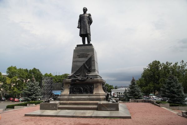 Памятник адмиралу Нахимову в Севастополе