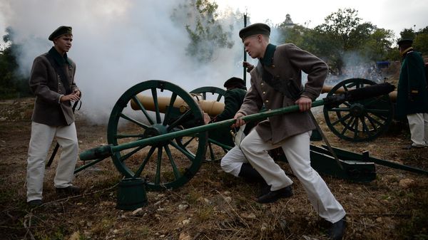 Оборона бастиона Севастополя во время Крымской войны – военно-историческая реконструкция в рамках фестиваля Русская Троя Оборона бастиона Севастополя во время Крымской войны – военно-историческая реконструкция в рамках фестиваля Русская Троя