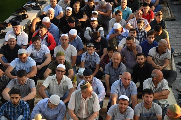 Главный намаз в мечети Кадыр Джами в Симферополе